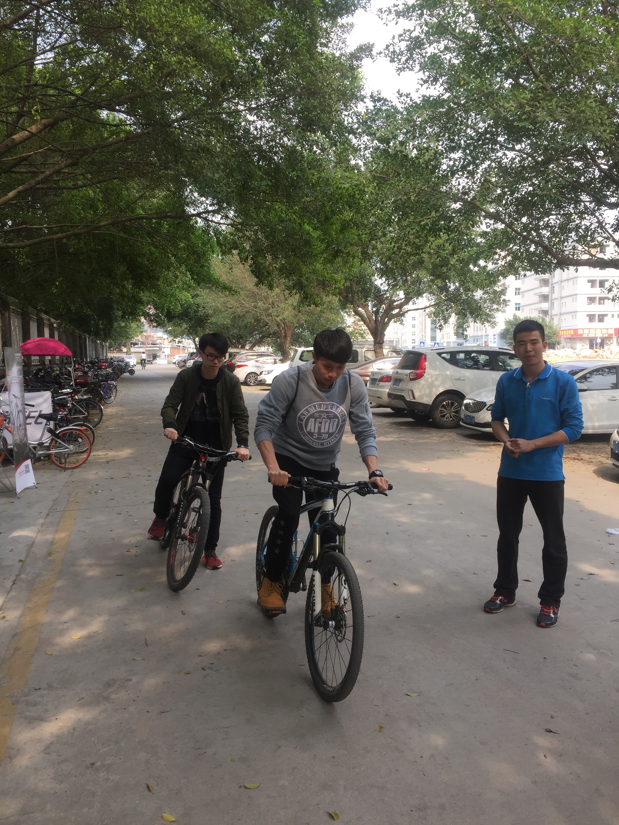 哈博学子社会实践活动－喜德盛自行车厂参观记