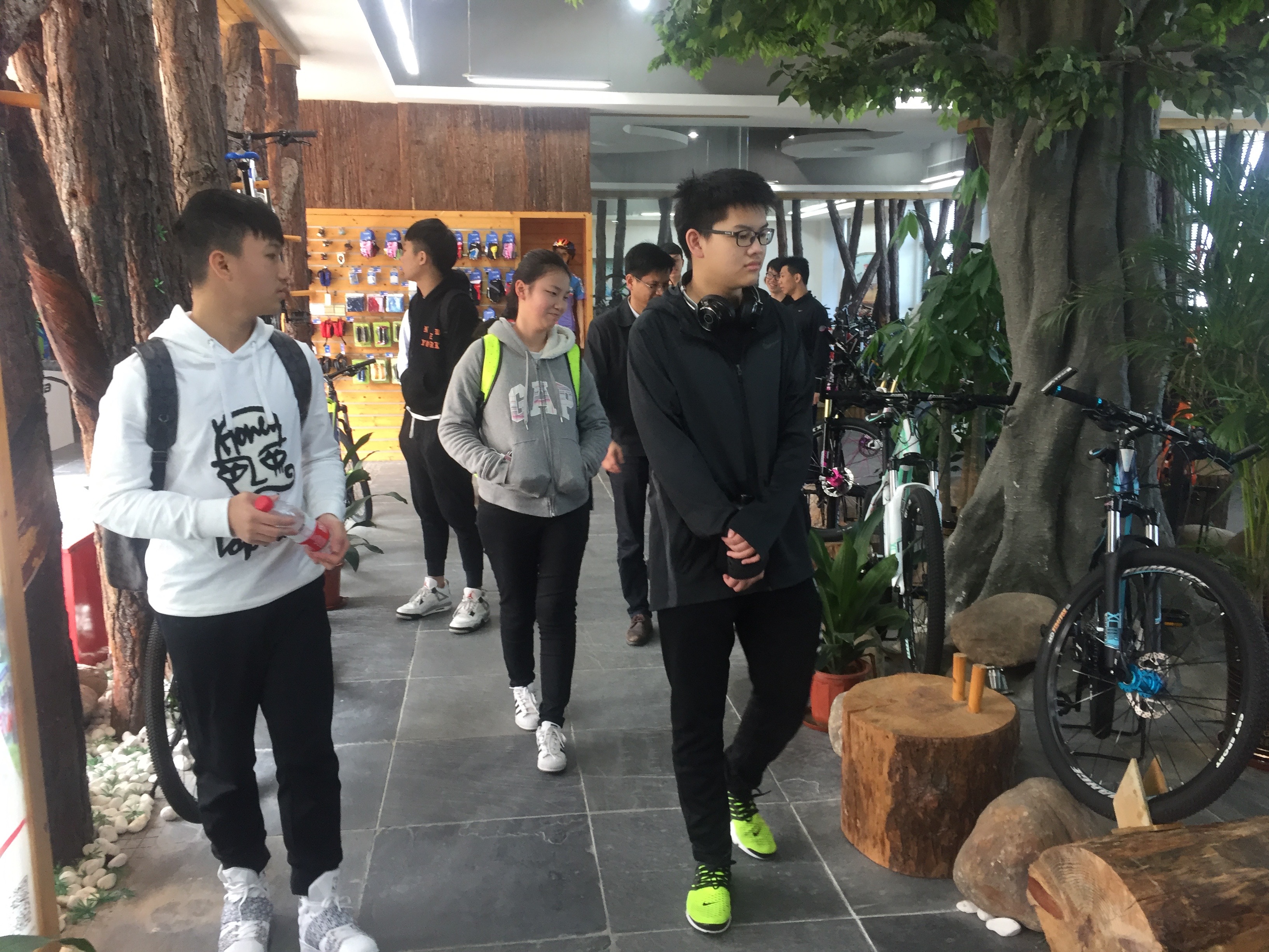 哈博学子社会实践活动－喜德盛自行车厂参观记
