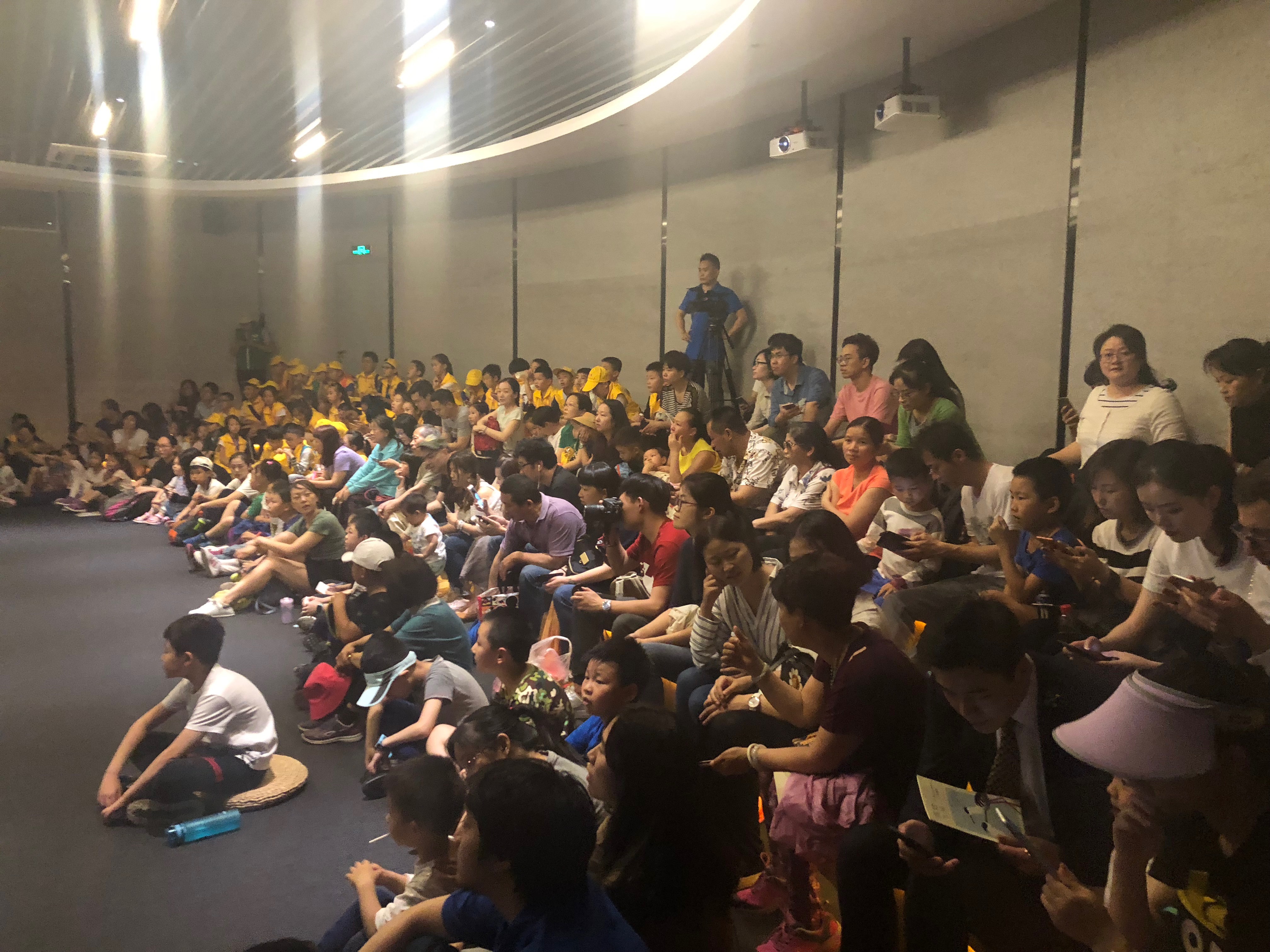 共享一个地球，我们该如何共好相处？－记哈博学校世界地球日活动
