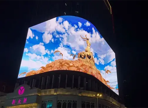 Enjoying Ledman 1,200 m2 8K UHD Glasses-free 3D Curved Screen on Beijing Road