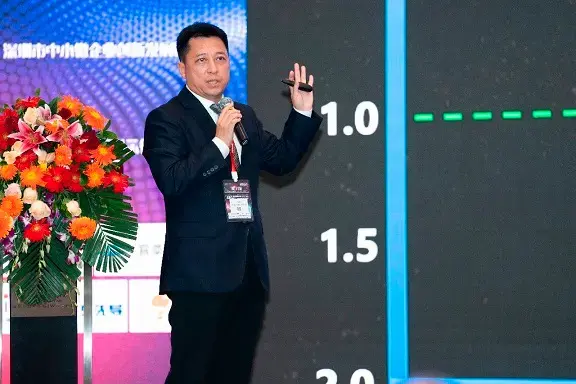 Ledman presents a keynote speech in the Micro-LED Display Summit Forum